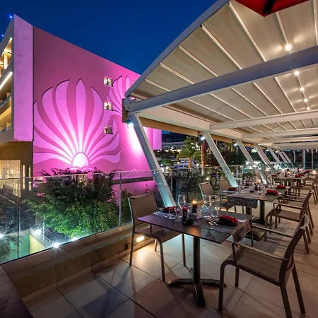 Royal & Imperial Belvedere 헐소니소스